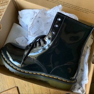 New DOC MARTEN patent leather 8 eye boots size 9